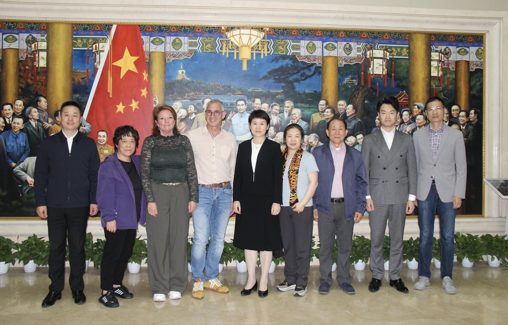 20240410孟卫红会见荷兰乌特勒支中文学校校董会主席林太松.jpg 20240410孟卫红会见荷兰乌特勒支中文学校校董会主席林太松.jpg