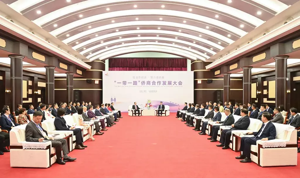 袁家军胡衡华会见出席“一带一路”侨商合作发展大会的国内外重要嘉宾