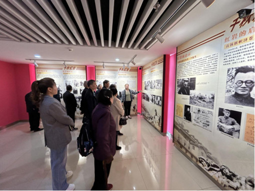 千秋红岩图片展_副本.jpg